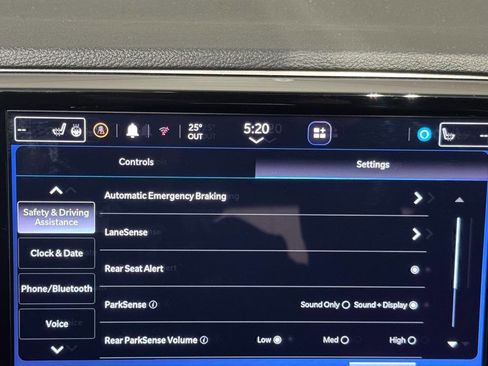 Used 2023 Chrysler Pacifica Limited w/ Uconnect Theater Family Group image 47