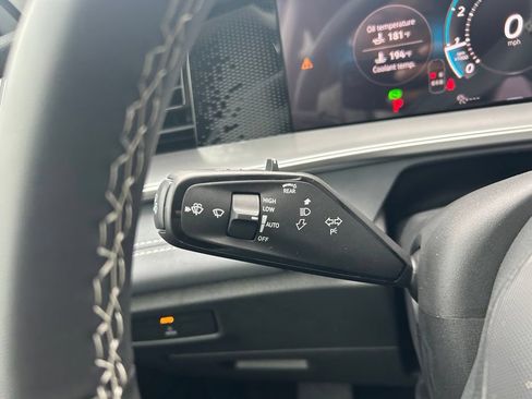 New 2026 Volkswagen Tiguan SE FWD image 22