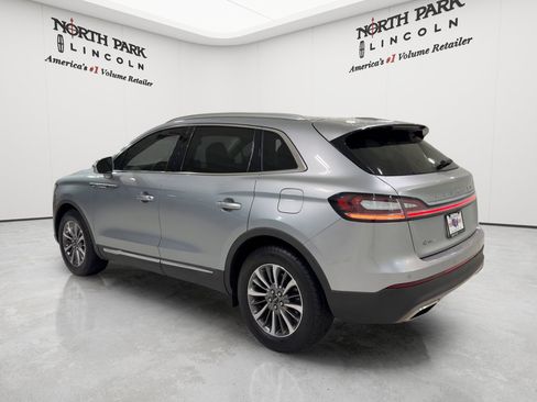 Used 2023 Lincoln Nautilus FWD w/ Premium Package image 3