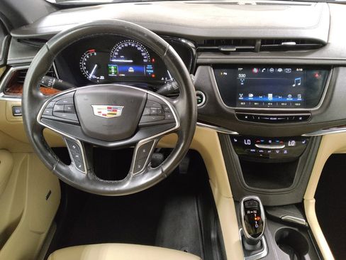 Used 2018 Cadillac XT5 Luxury w/ Driver Awareness Package AWD/4WD image 22