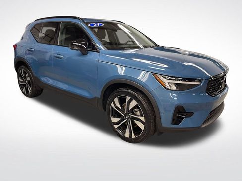 Used 2024 Volvo XC40 B5 Plus AWD/4WD image 10