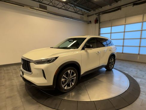 Certified 2023 INFINITI QX60 Luxe w/ Performance Audio Package image 4