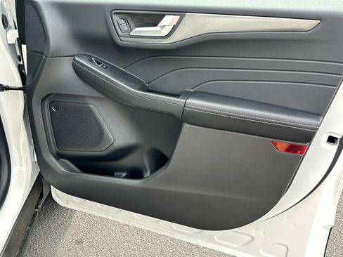 New 2025 Ford Escape SE w/ Class II Trailer Tow Package image 46