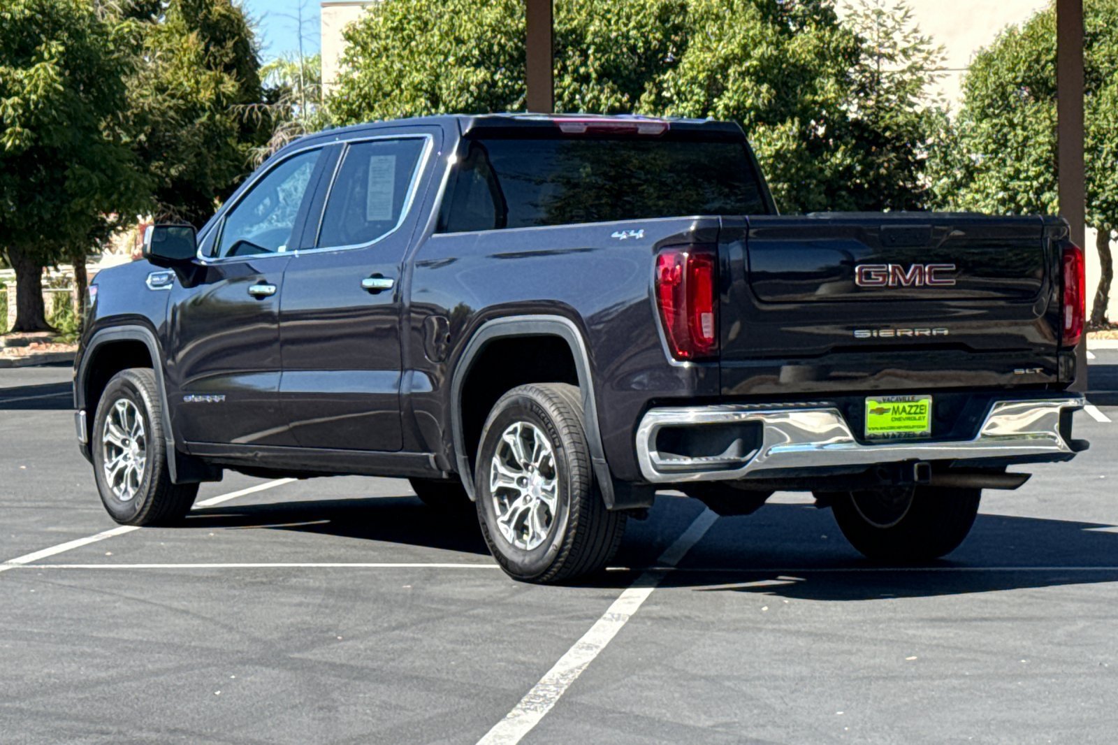Used 2025 GMC Sierra 1500 SLT AWD/4WD image 3
