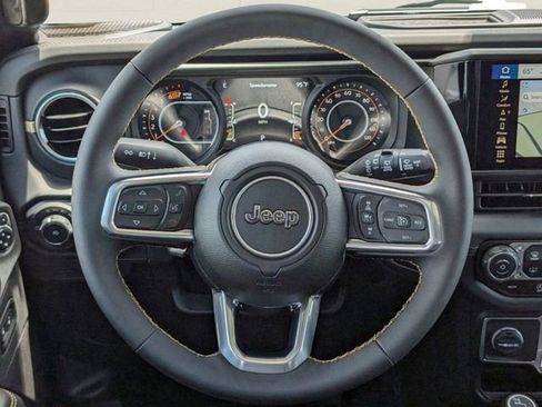 New 2024 Jeep Wrangler Unlimited Sahara w/ Technology Group AWD/4WD image 29