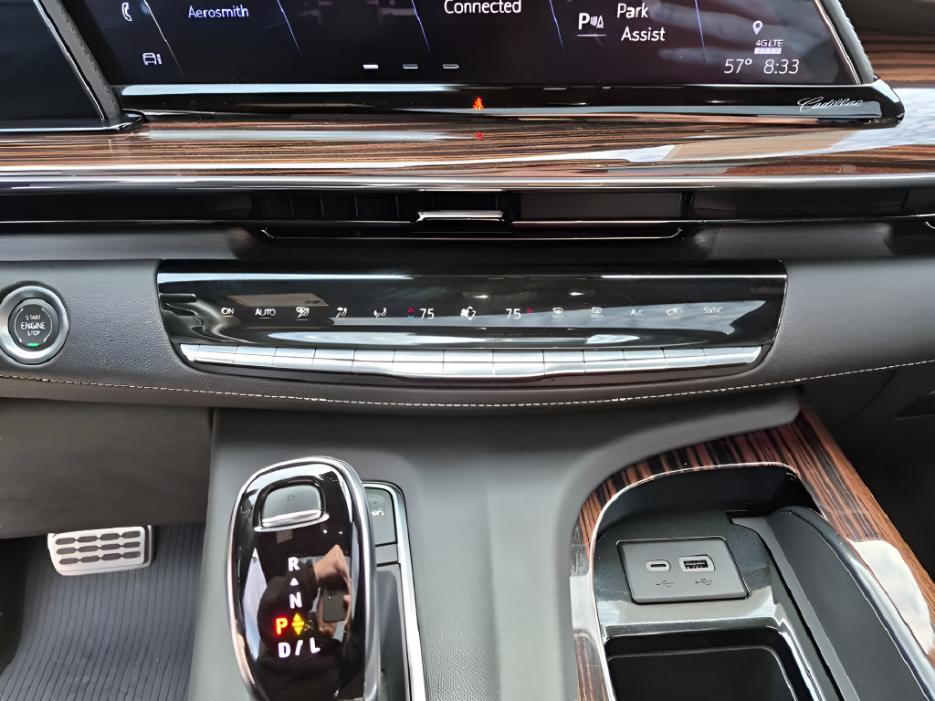 Used 2024 Cadillac Escalade ESV Premium Luxury w/ LPO, Floor Liner Package AWD/4WD image 39