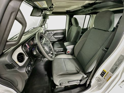 Used 2025 Jeep Wrangler Unlimited Sport AWD/4WD image 13