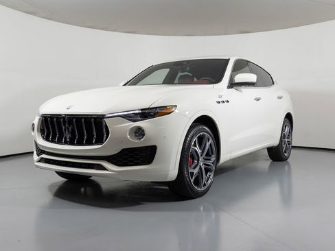 Used 2023 Maserati Levante GT image 10
