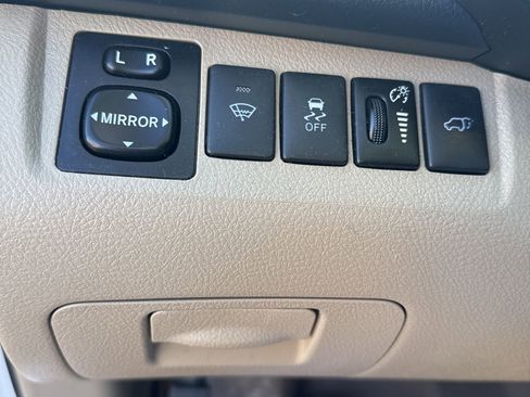 Used 2013 Toyota Highlander Plus image 16