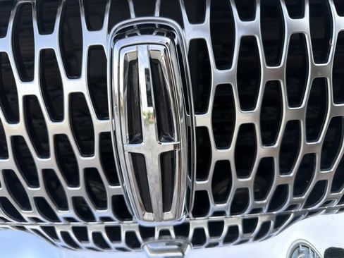 Certified 2022 Lincoln Nautilus FWD w/ Premium Package image 8