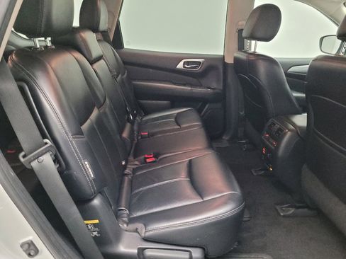 Used 2018 Nissan Pathfinder SL image 19