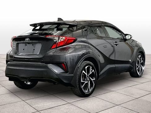 Used 2019 Toyota C-HR XLE FWD image 11