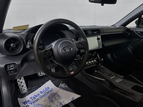 Used 2023 Toyota GR86 Premium image 9