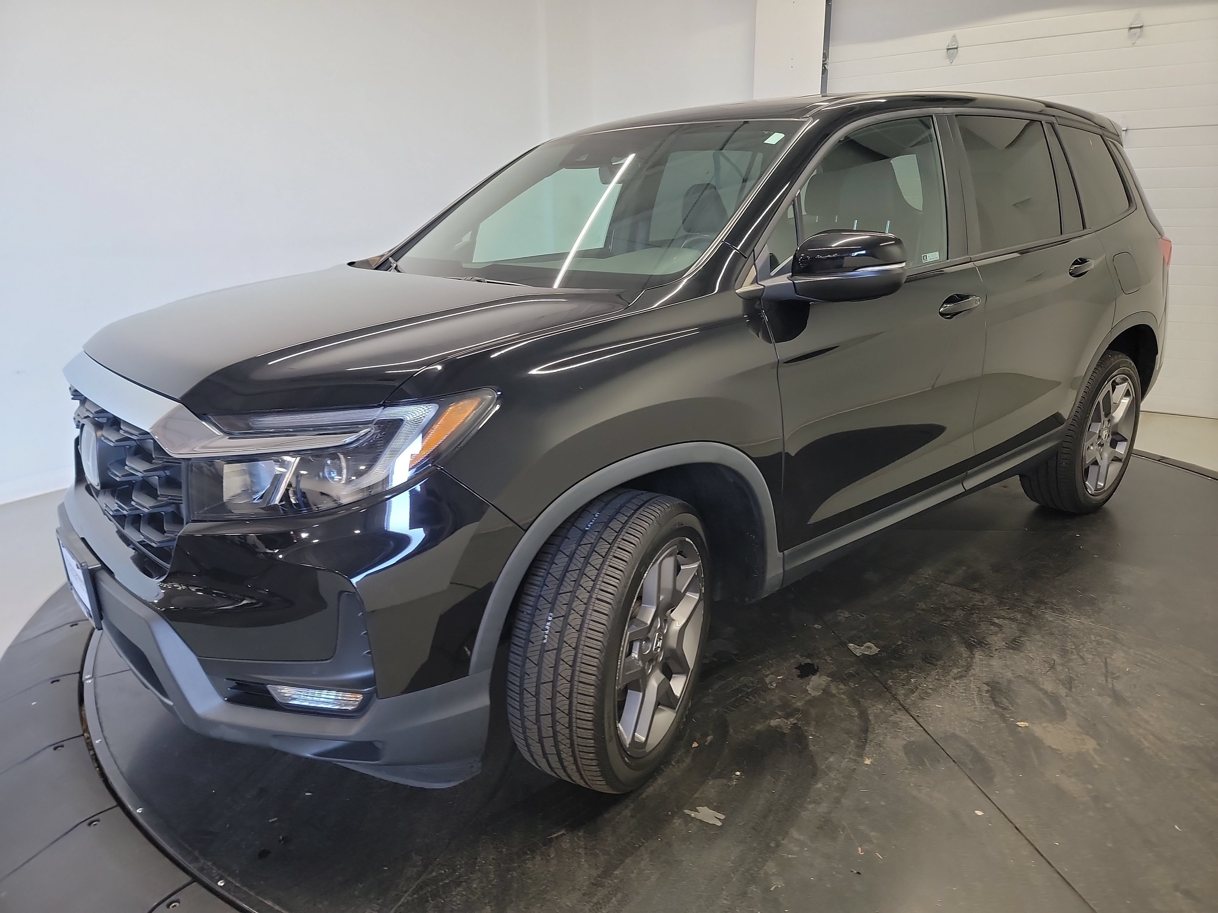 Used 2023 Honda Passport EX-L image 3