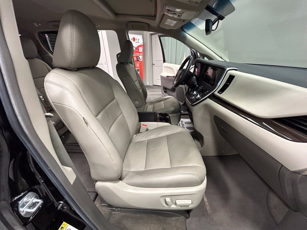 Used 2017 Toyota Sienna XLE FWD image 45