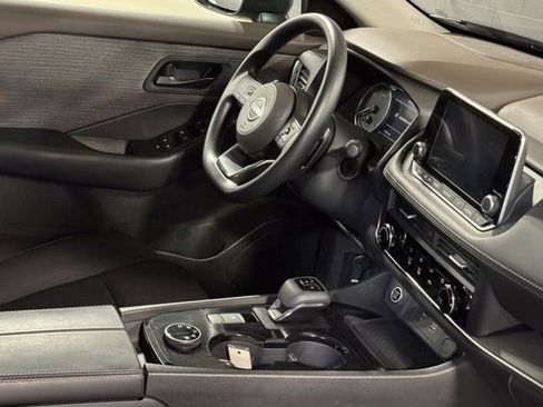 Used 2023 Nissan Rogue S AWD/4WD image 6