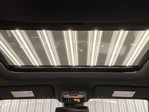 Used 2024 GMC Canyon AT4X image 31