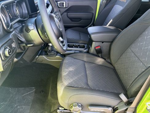 New 2025 Jeep Gladiator Mojave w/ Convenience Group image 16