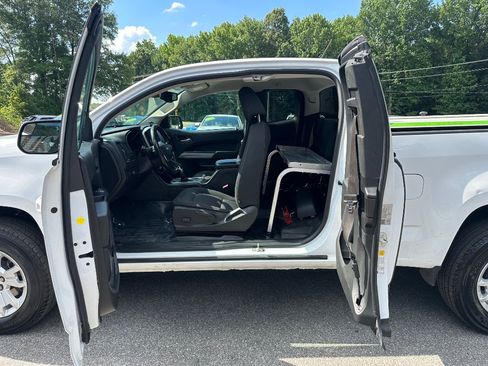 Used 2022 Chevrolet Colorado LT w/ Fleet Safety Package RWD image 9