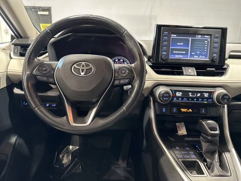 Used 2019 Toyota RAV4 XLE w/ Convenience Package AWD/4WD image 8