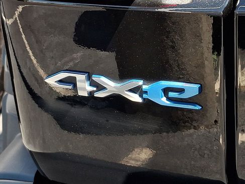 Used 2024 Jeep Wrangler Unlimited Sahara w/ Safety Group image 9