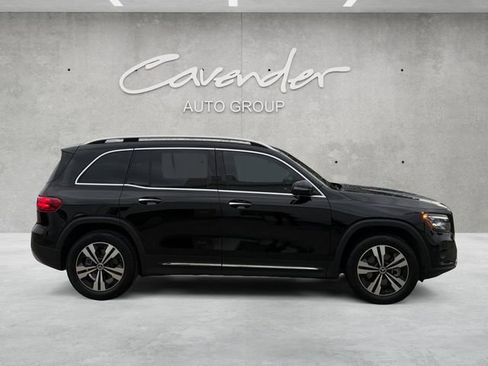 Used 2025 Mercedes-Benz GLB 250 4MATIC image 17