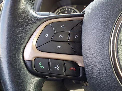 Used 2016 Jeep Renegade Latitude w/ Popular Equipment Group image 19