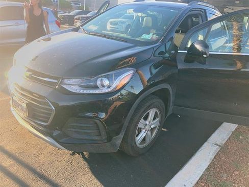 Used 2019 Chevrolet Trax LT w/ LT Convenience Package image 3