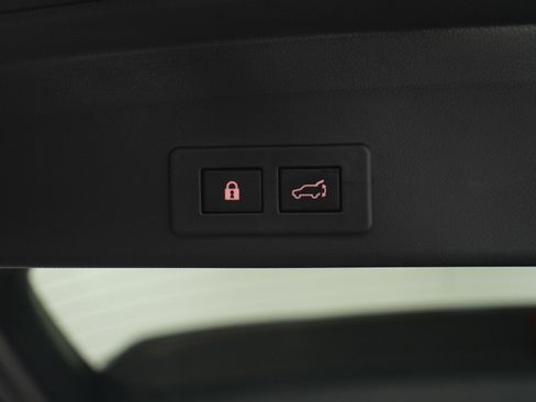 Used 2021 Subaru Ascent Limited w/ Technology Package image 12