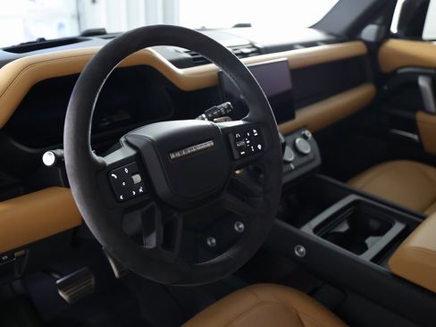 Used 2024 Land Rover Defender 90 V8 image 17