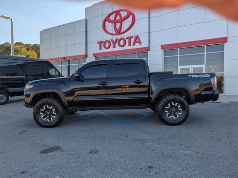 Used 2023 Toyota Tacoma TRD Off-Road image 2