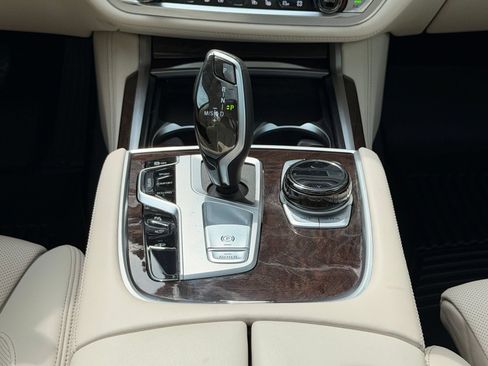 Used 2022 BMW 750i xDrive w/ Executive Package AWD/4WD image 17