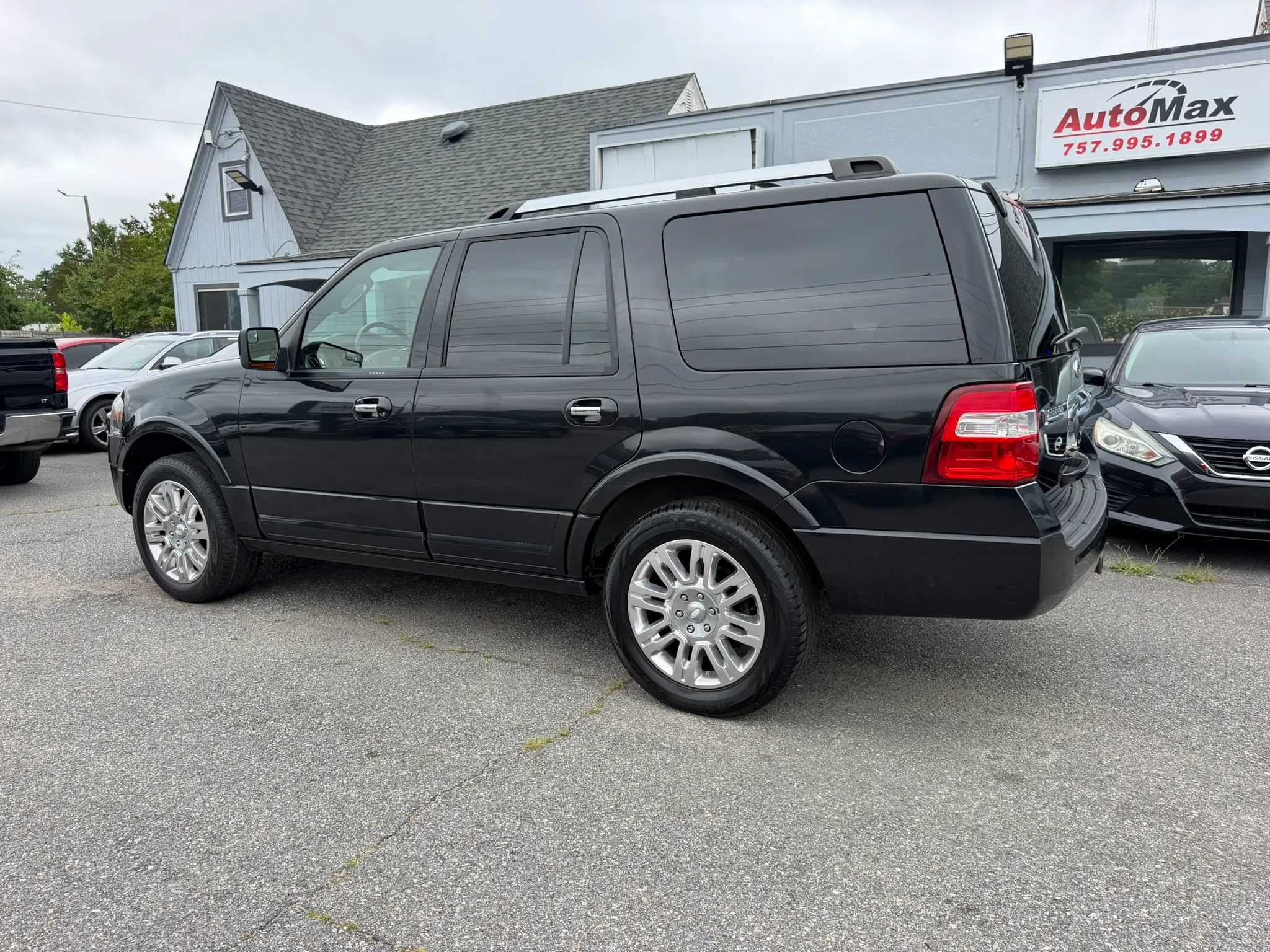 Used 2012 Ford Expedition Limited AWD/4WD image 3