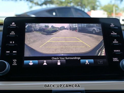 Used 2018 Honda Accord Touring image 7