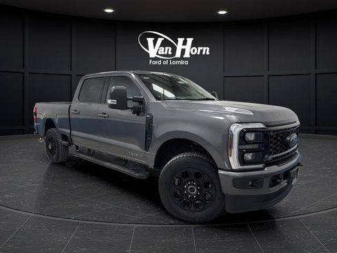 Used 2025 Ford F250 XLT w/ Black Appearance Package image 42