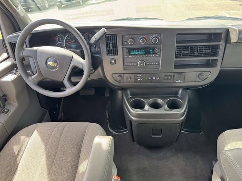 Used 2025 Chevrolet Express 3500 LT w/ LT Preferred Equipment Group RWD image 17