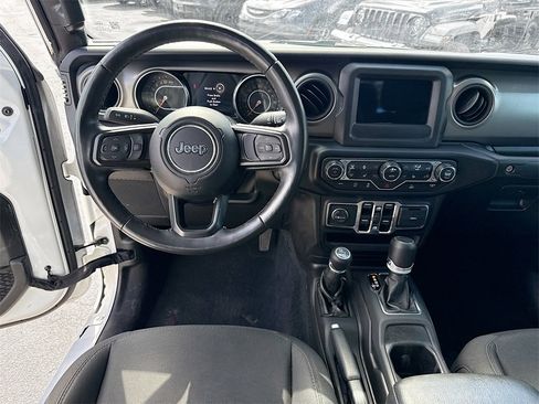 Used 2022 Jeep Gladiator Willys image 25