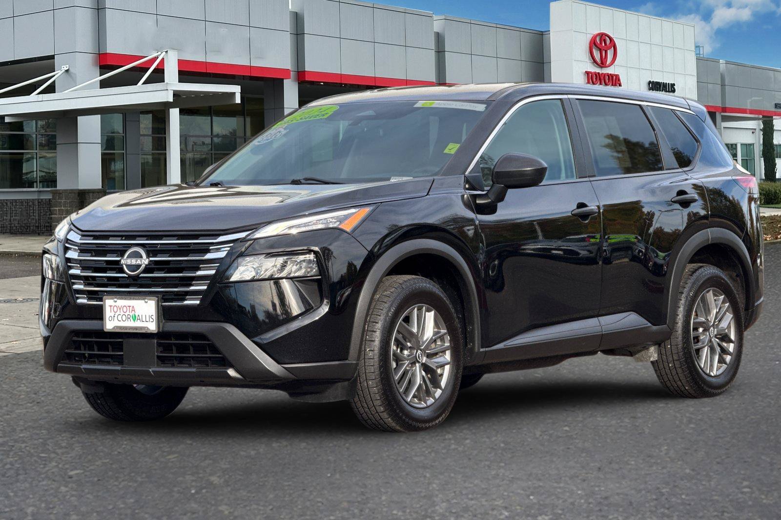 Used 2024 Nissan Rogue S FWD image 8