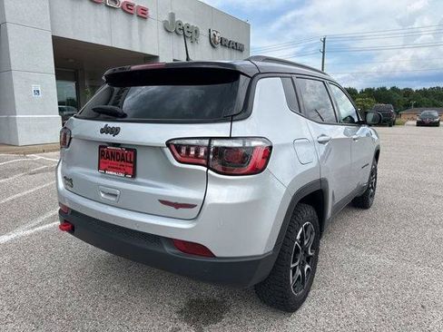 Certified 2025 Jeep Compass Trailhawk AWD/4WD image 7