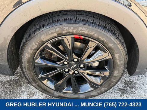 Used 2023 Chevrolet Bolt EUV LT w/ Convenience Package FWD image 10