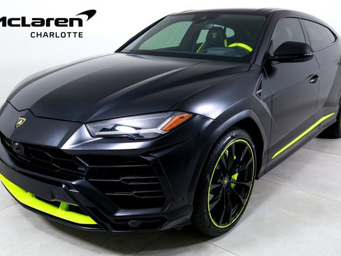 Used 2022 Lamborghini Urus AWD/4WD image 1