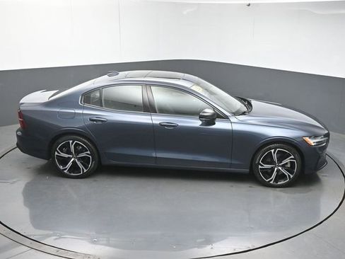Certified 2025 Volvo S60 B5 Core AWD/4WD image 47