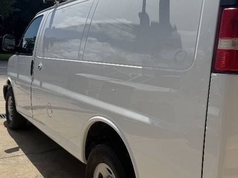 Used 2015 Chevrolet Express 2500 RWD image 6