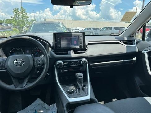 Used 2021 Toyota RAV4 LE AWD/4WD image 5