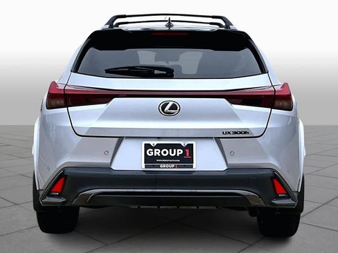 Used 2025 Lexus UX 300h FWD image 5