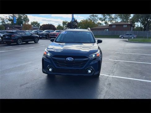 Used 2023 Subaru Outback Premium image 3