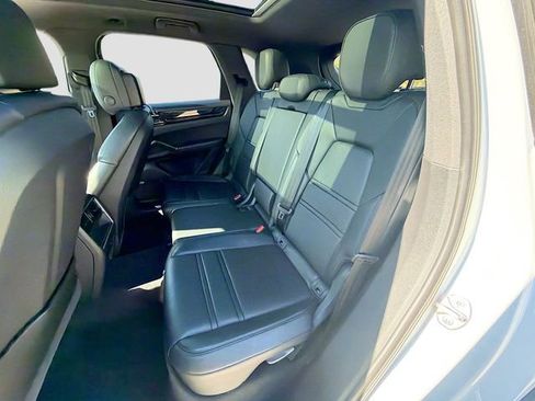 Used 2019 Porsche Cayenne S image 22