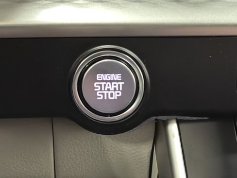 Used 2024 Kia Carnival LX FWD image 34