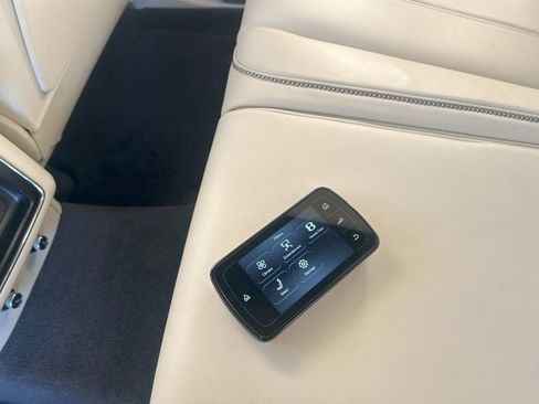 Used 2019 Bentley Bentayga image 36