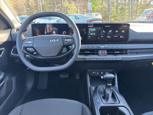 New 2026 Kia K4 LXS FWD image 2